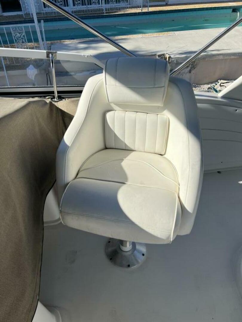 2004 Cruisers Yachts - Image 10
