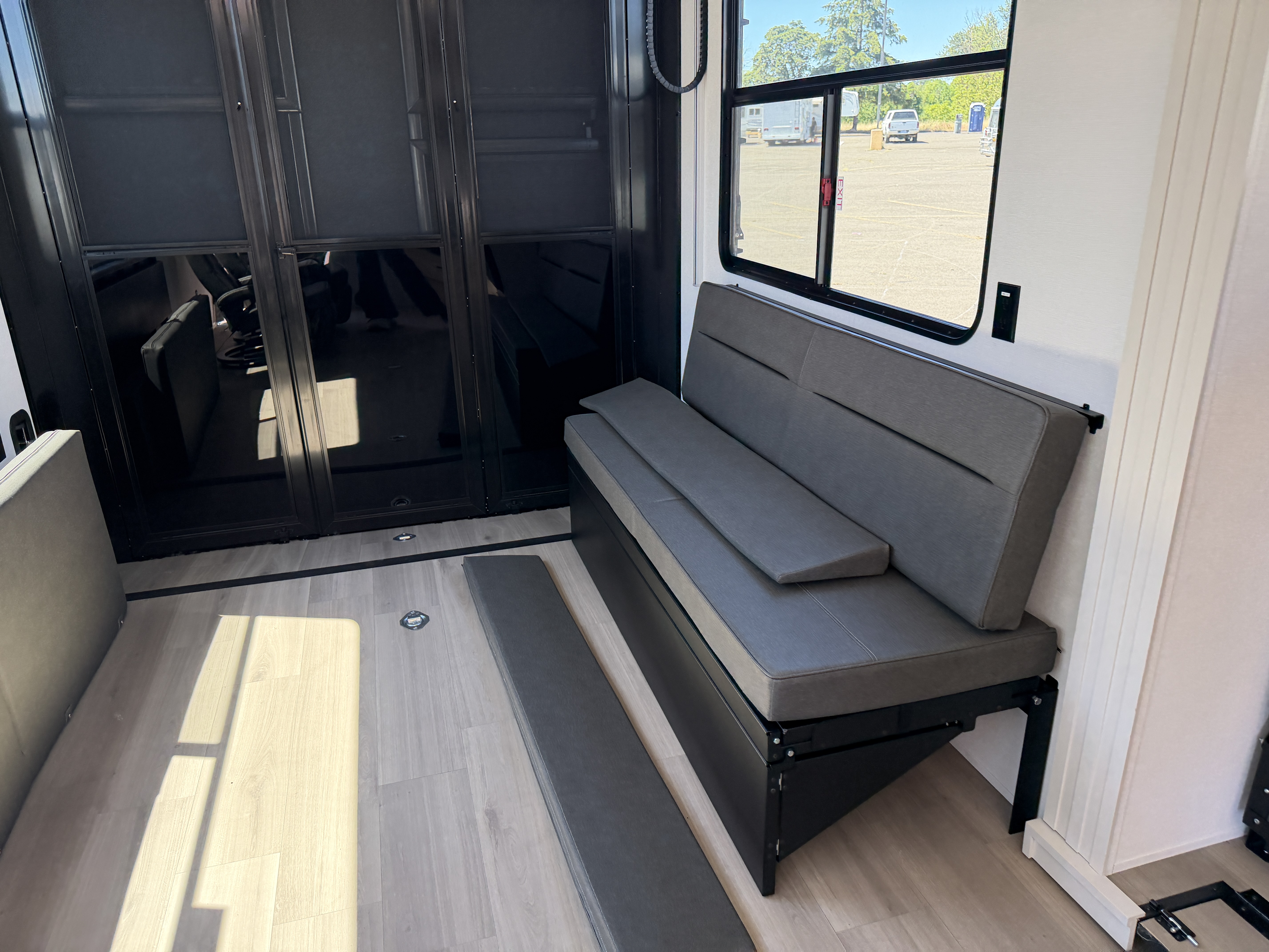 2026 Grand Design Momentum G-Class 325G - Image 9