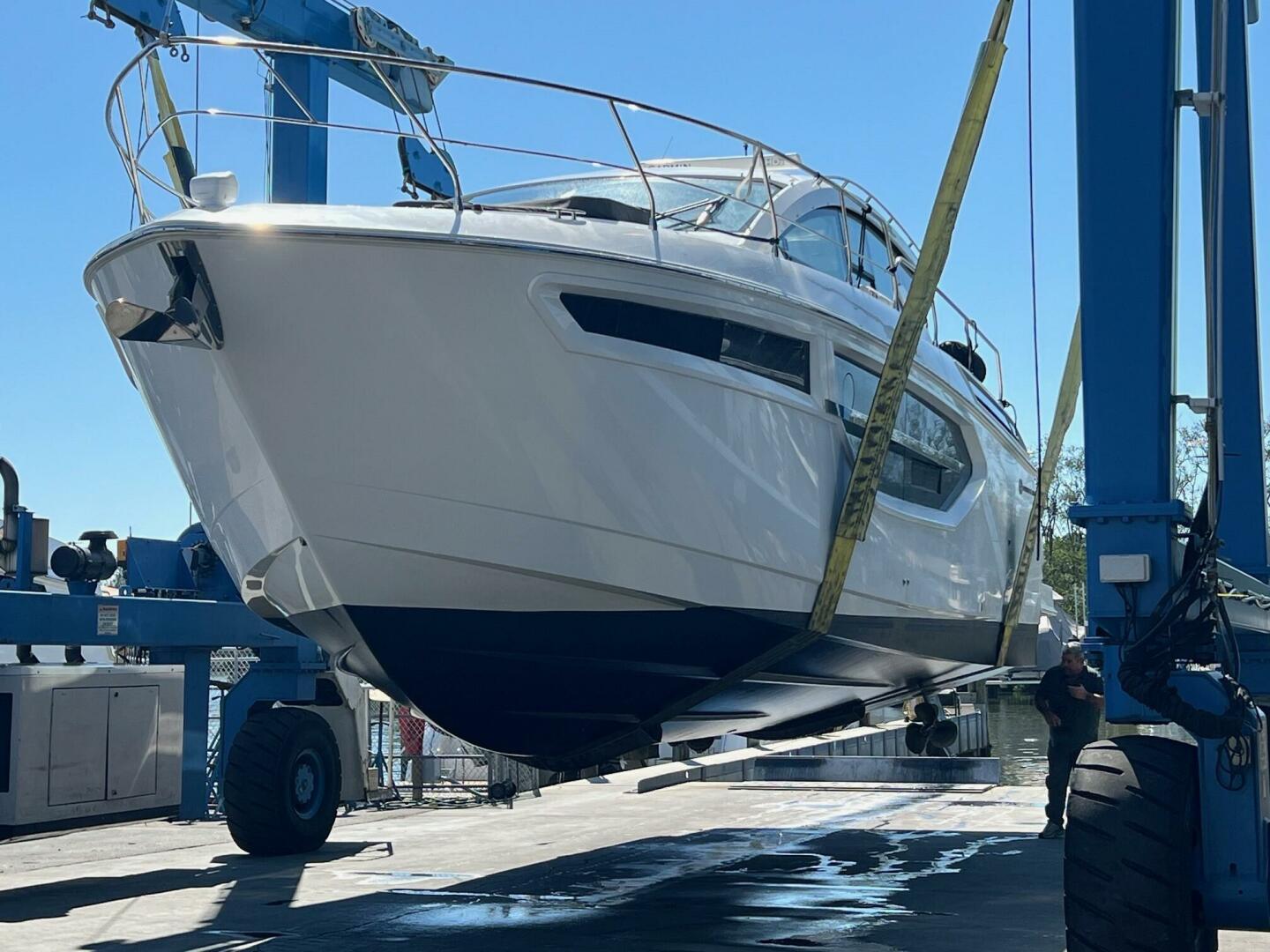 2018 Cruisers Yachts 42 Cantius - Image 4