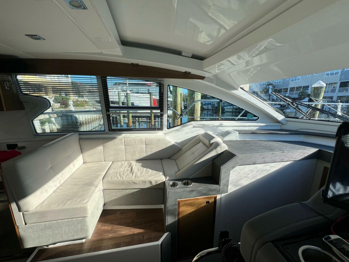 2018 Cruisers Yachts 42 Cantius - Image 15