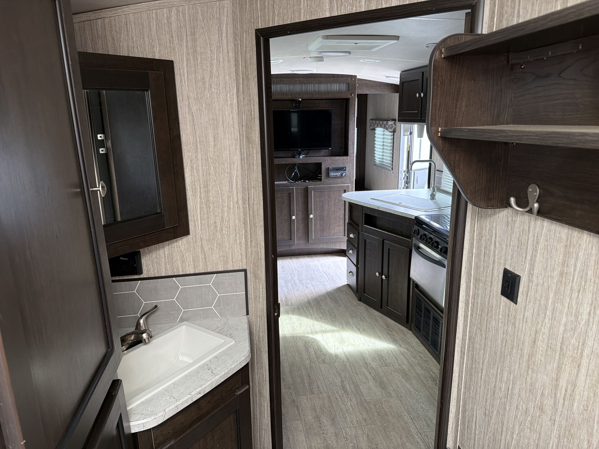 2019 Cruiser RV Shadow Cruiser SC240BHS - Image 20