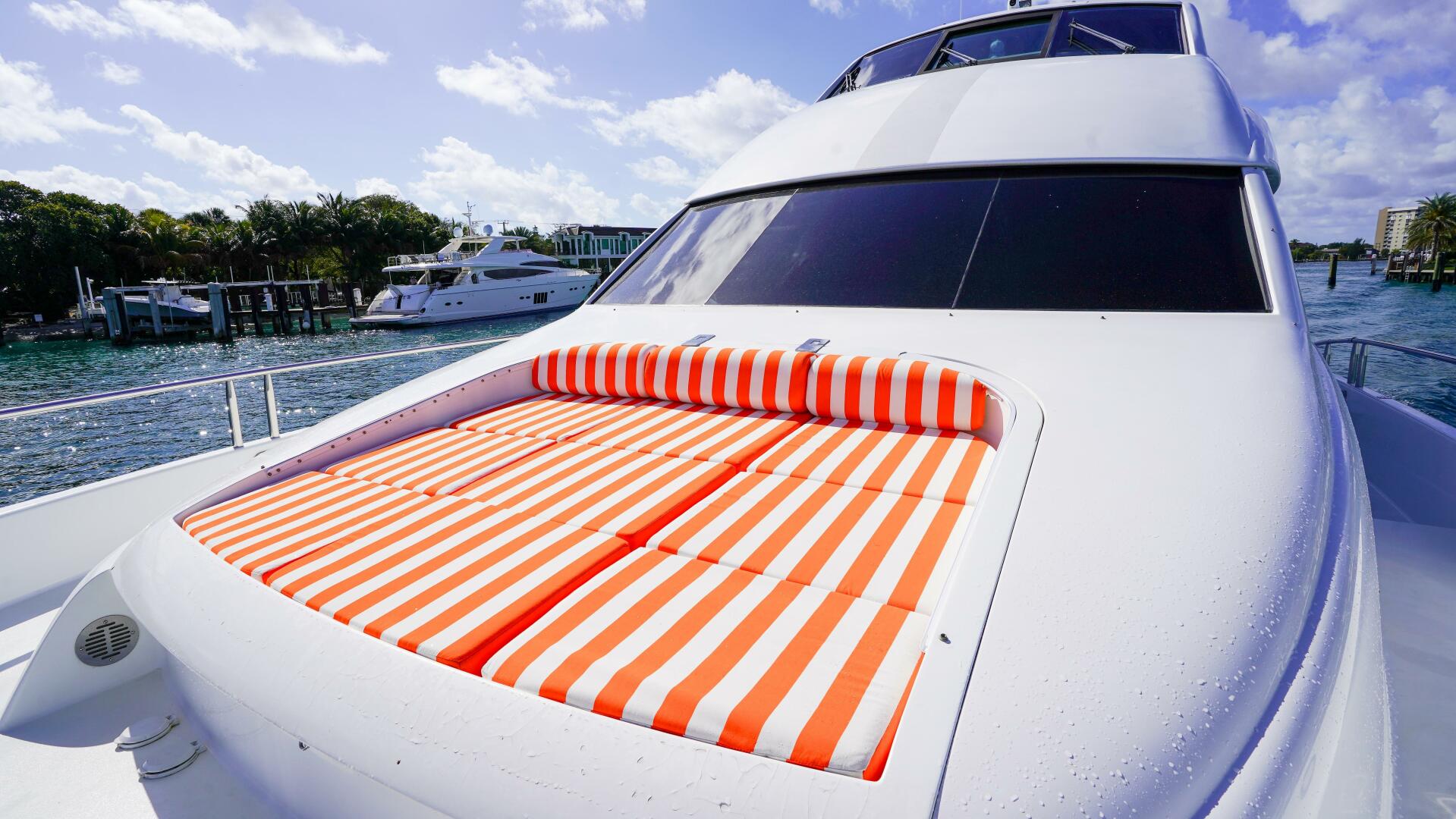2004 Lazzara Yachts 80 SL - Image 18