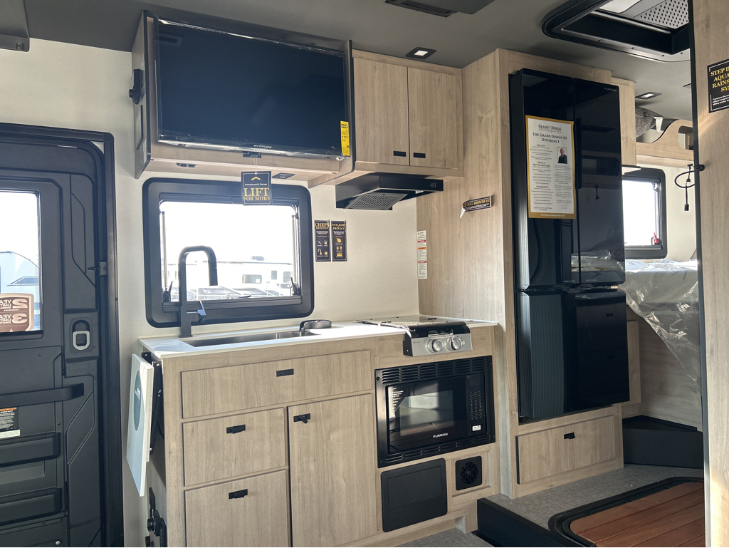 2026 Grand Design Lineage Series M 25TK - Image 9