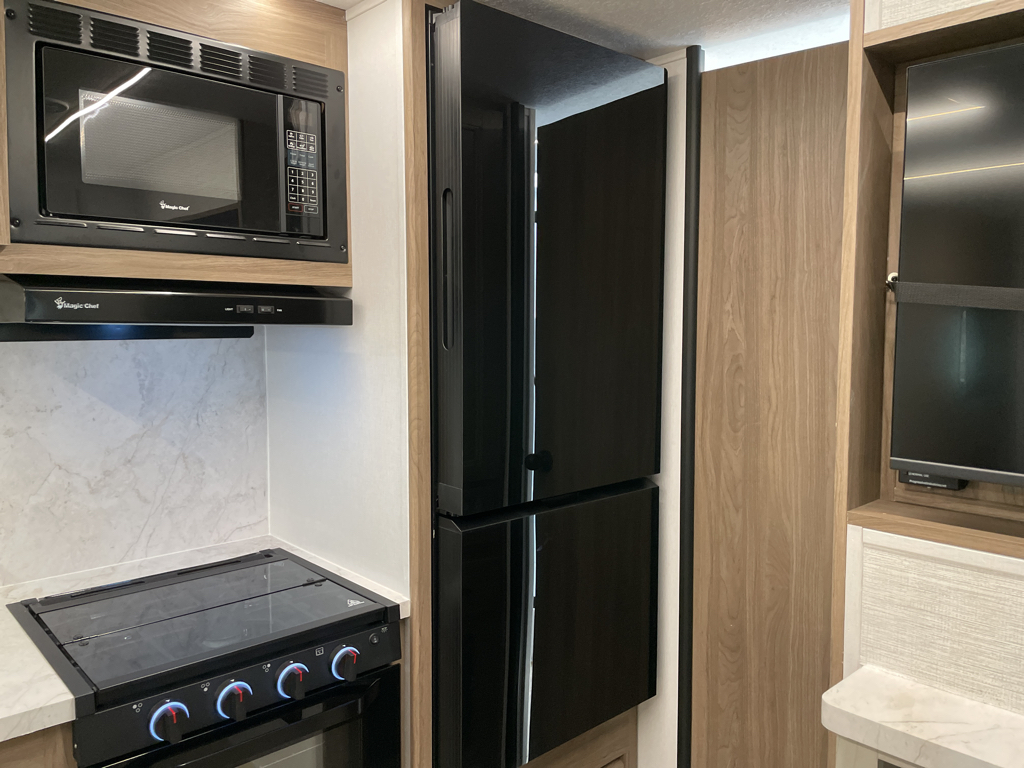 2025 Coachmen Freedom Express Ultra Lite 252RBS - Image 16