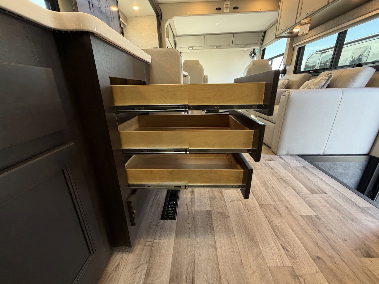 2026 THOR MOTOR COACH PALAZZO 33.6 - Image 22
