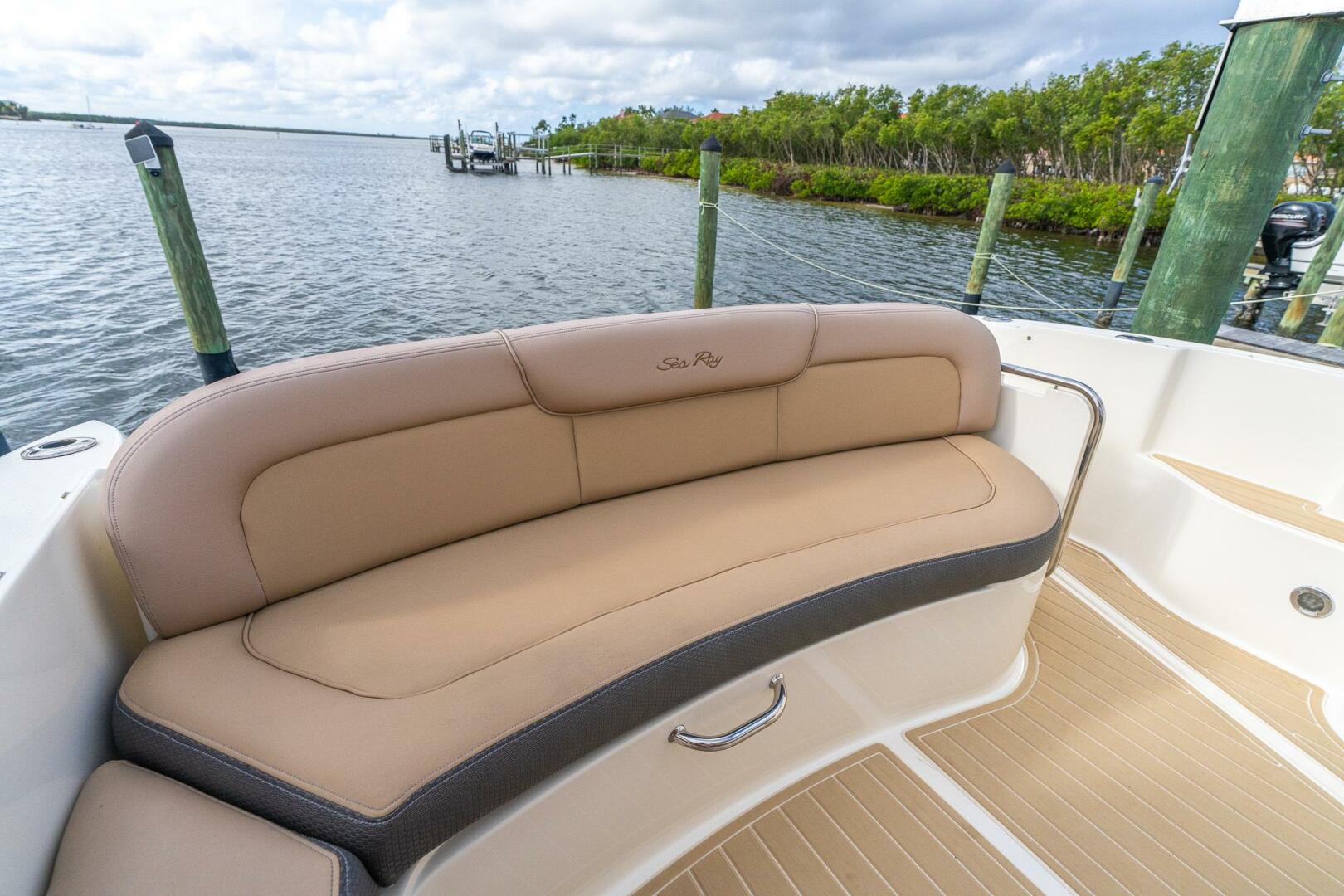 2016 Sea Ray 330 Sundancer - Image 4
