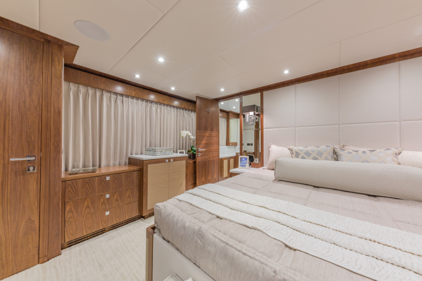 2018 Hargrave Raised Pilothouse - Image 29