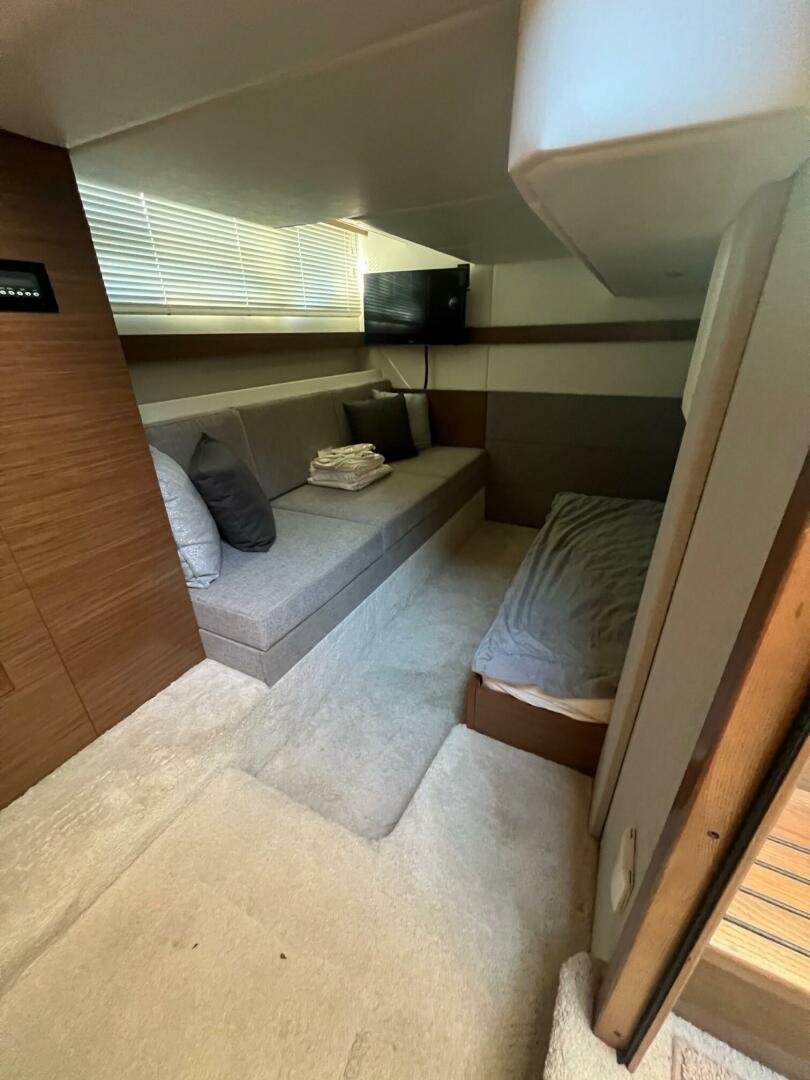 2018 Cruisers Yachts 42 Cantius - Image 20
