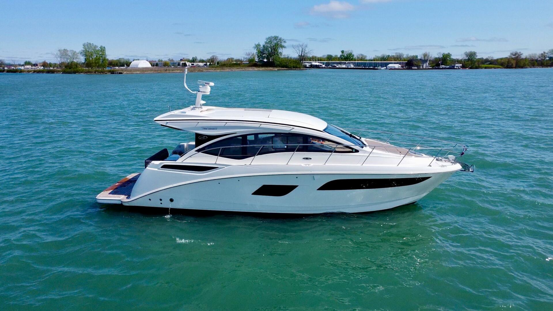 2017 Sea Ray 400 Sundancer - Image 13