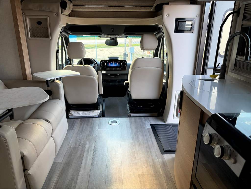 2027 THOR MOTOR COACH TIBURON 24XL - Image 30