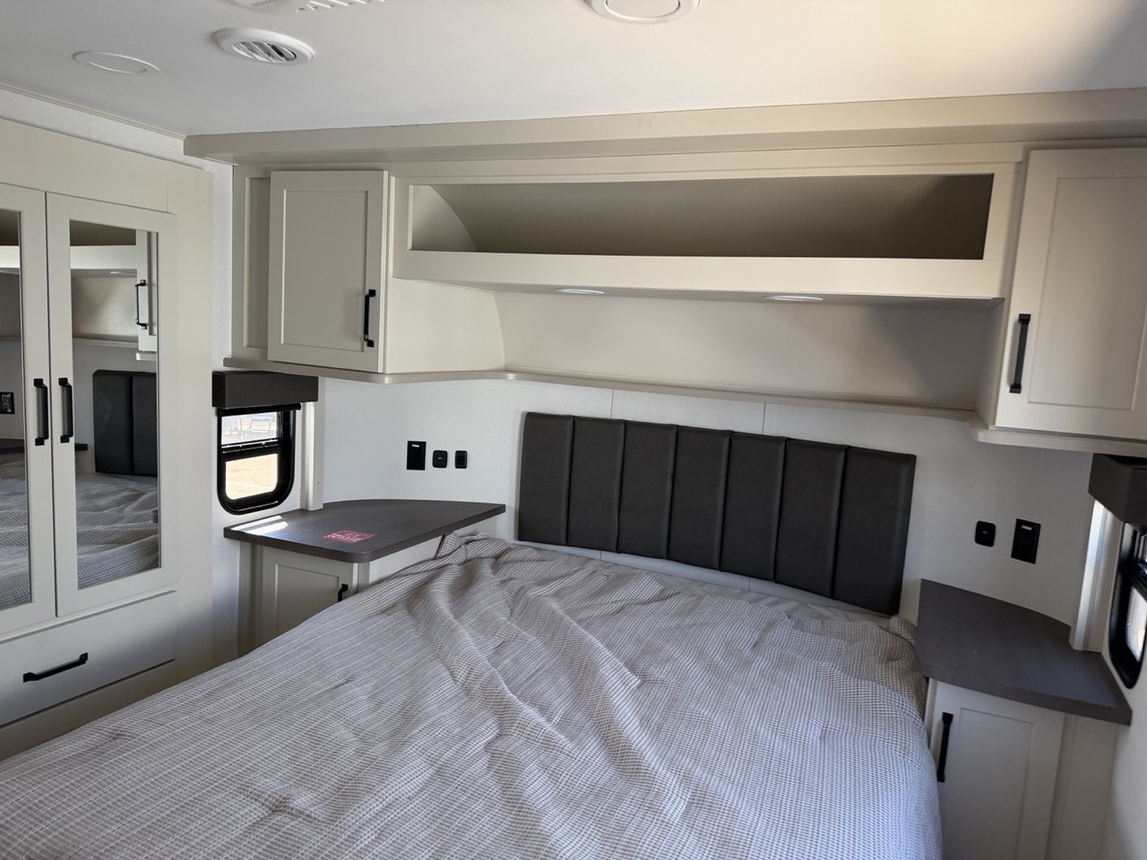 2027 Grand Design Momentum G-Class 350G - Image 21