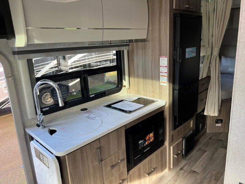 2025 Thor Motor Coach Gemini AWD 24KB - Image 4