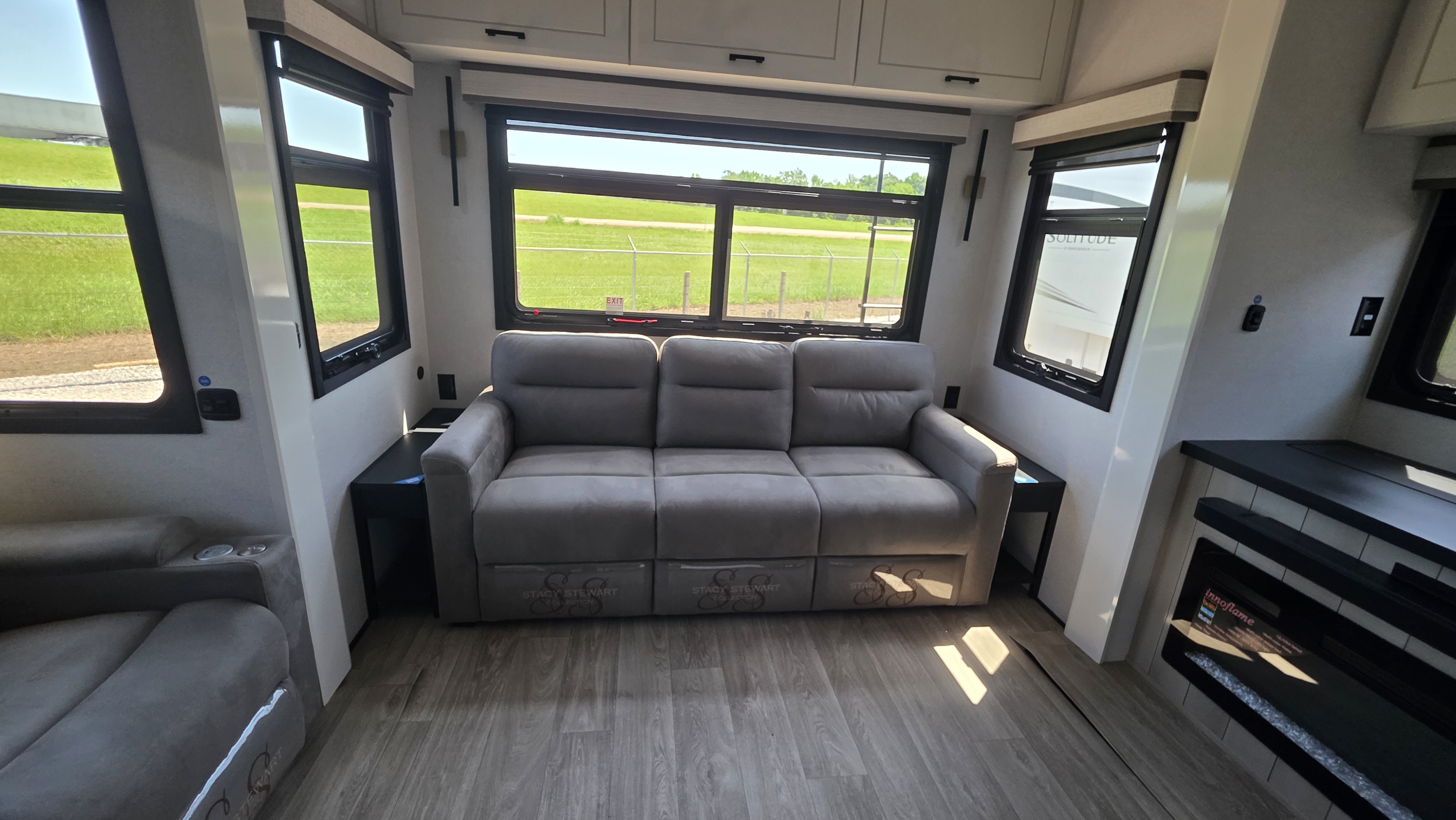 2027 JAYCO PINNACLE 32RLTS - Image 27