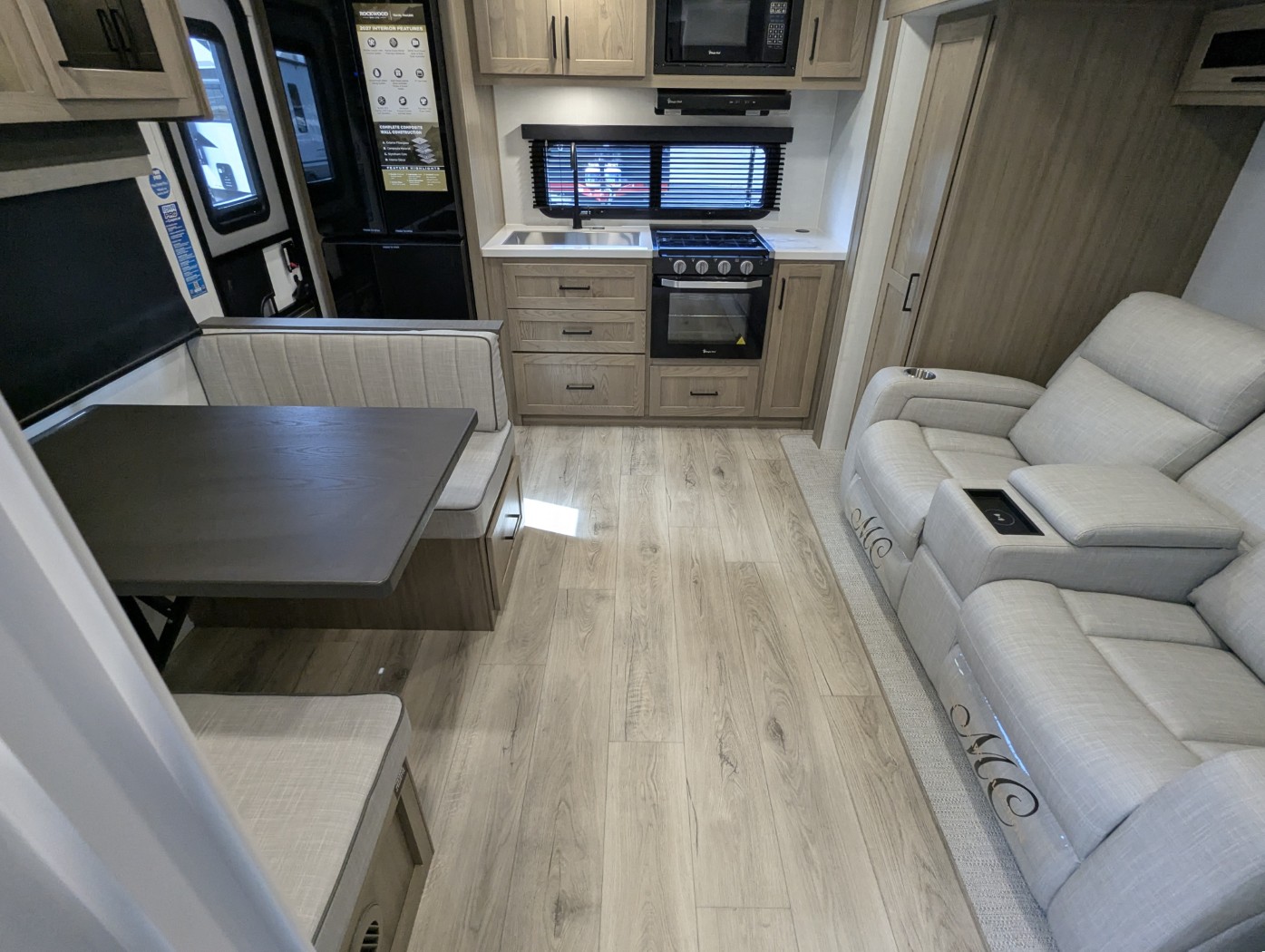 2027 Forest River Rockwood Mini Lite 2515S - Image 18