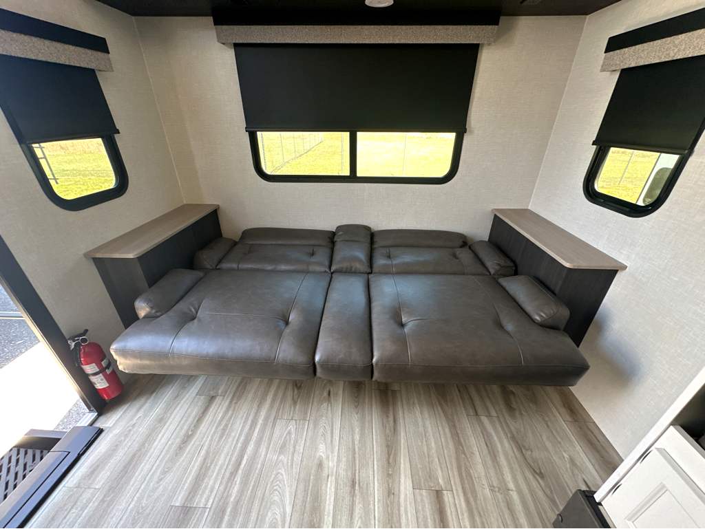 2026 VENTURE RV SPORTTREK STINGER 232VRL - Image 25