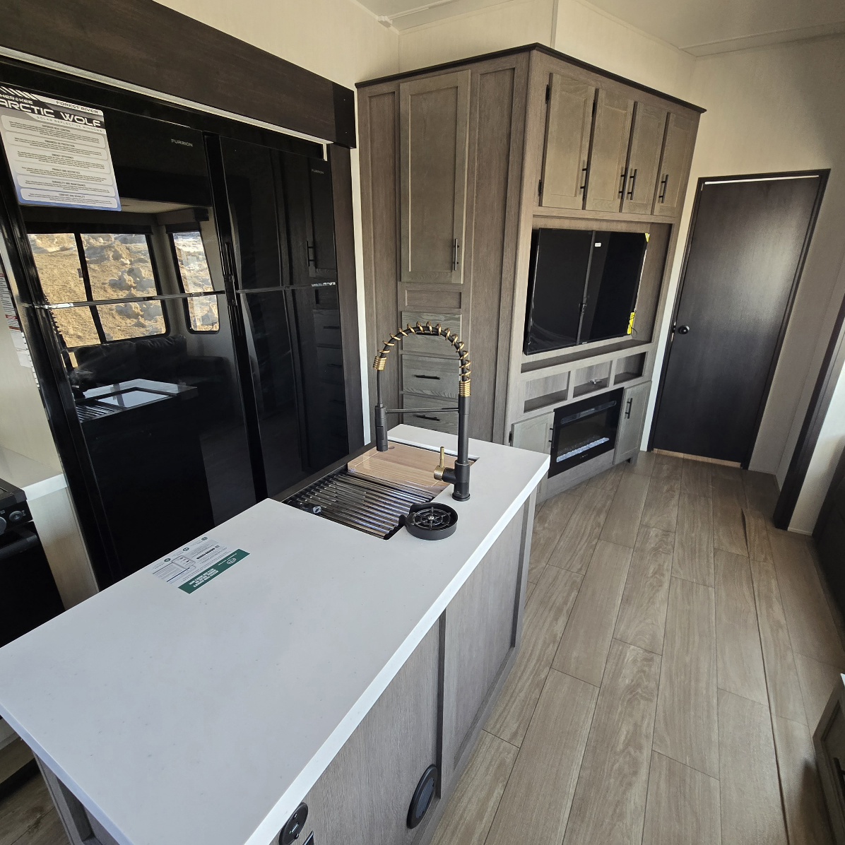 2026 CHEROKEE ARCTIC WOLF 3750 SUITE - Image 16