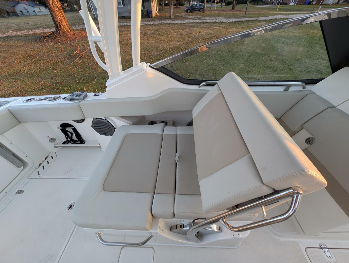 2023 Boston Whaler 240 Vantage - Image 45