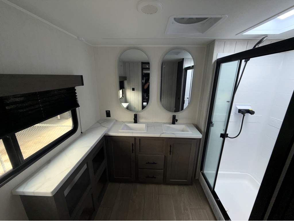 2026 FOREST RIVER ARCTIC WOLF 3950 SUITE - Image 24