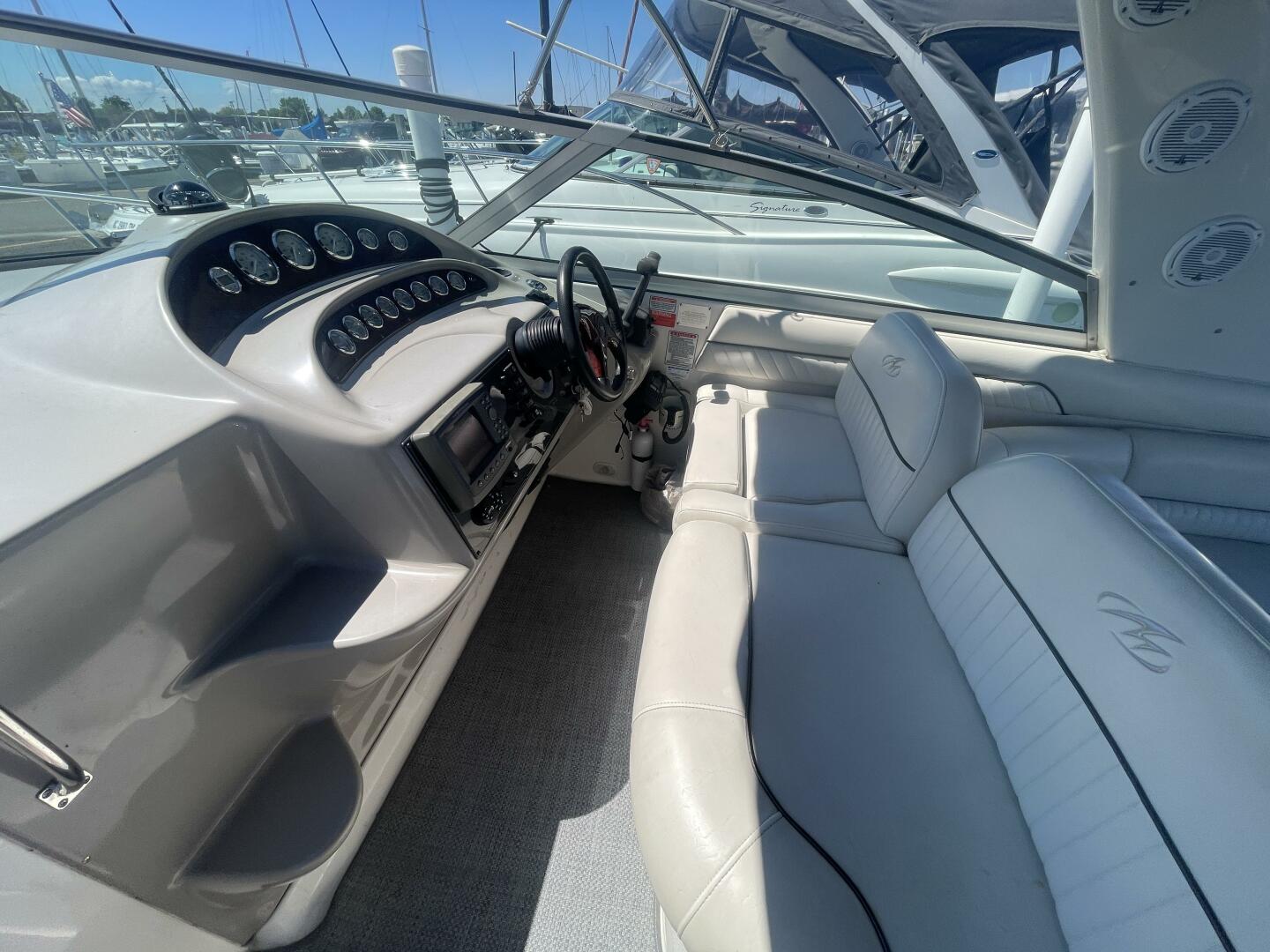 2005 Monterey 322 Cruiser - Image 14