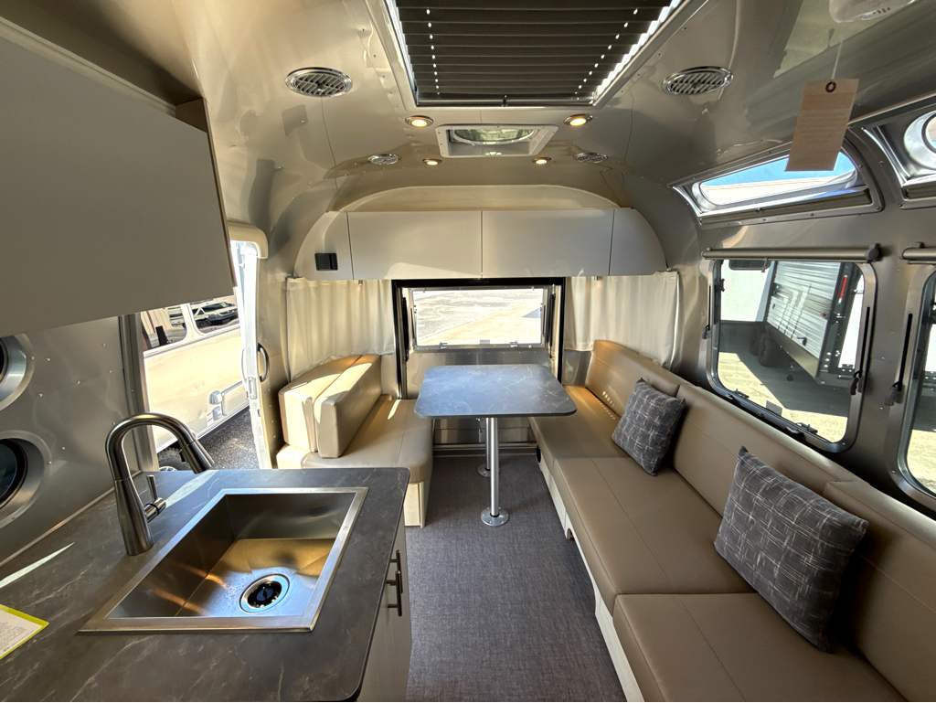 2026 AIRSTREAM FLYING CLOUD 25FBQ - Image 12