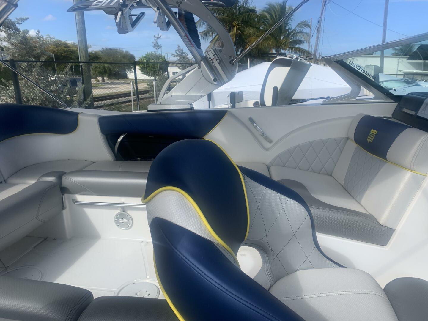 2015 MasterCraft X23 - Image 6