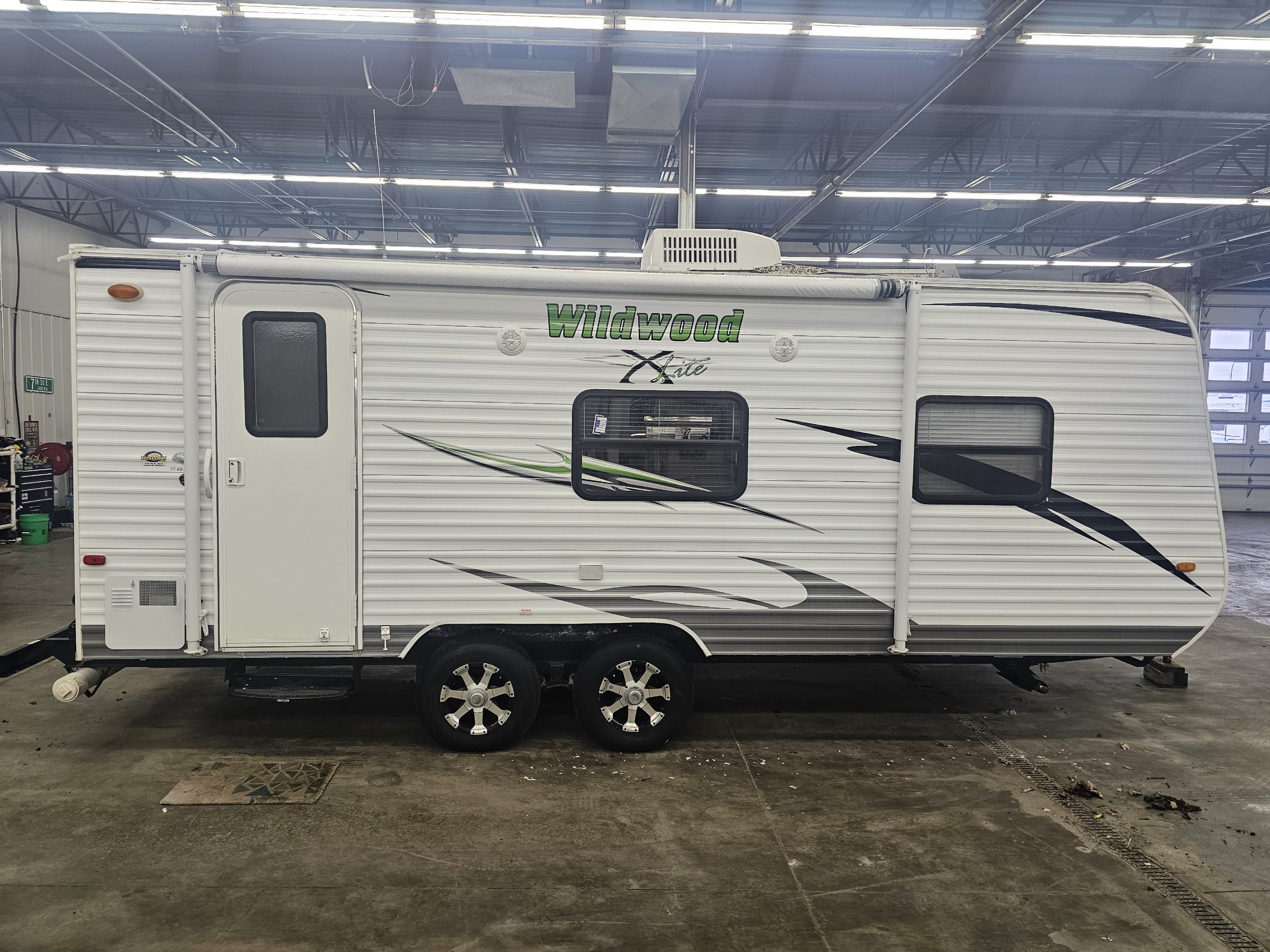 2010 WILDWOOD X-LITE 22RB - Image 1
