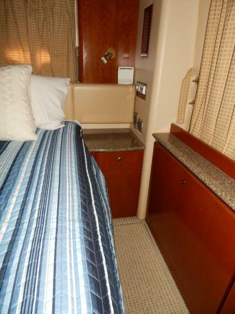2005 Meridian 408 Motor Yacht - Image 21