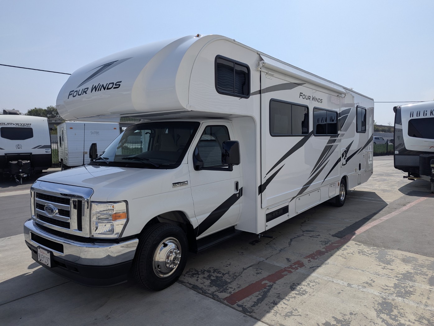 2025 Thor Motor Coach Four Winds 31MV - Image 3