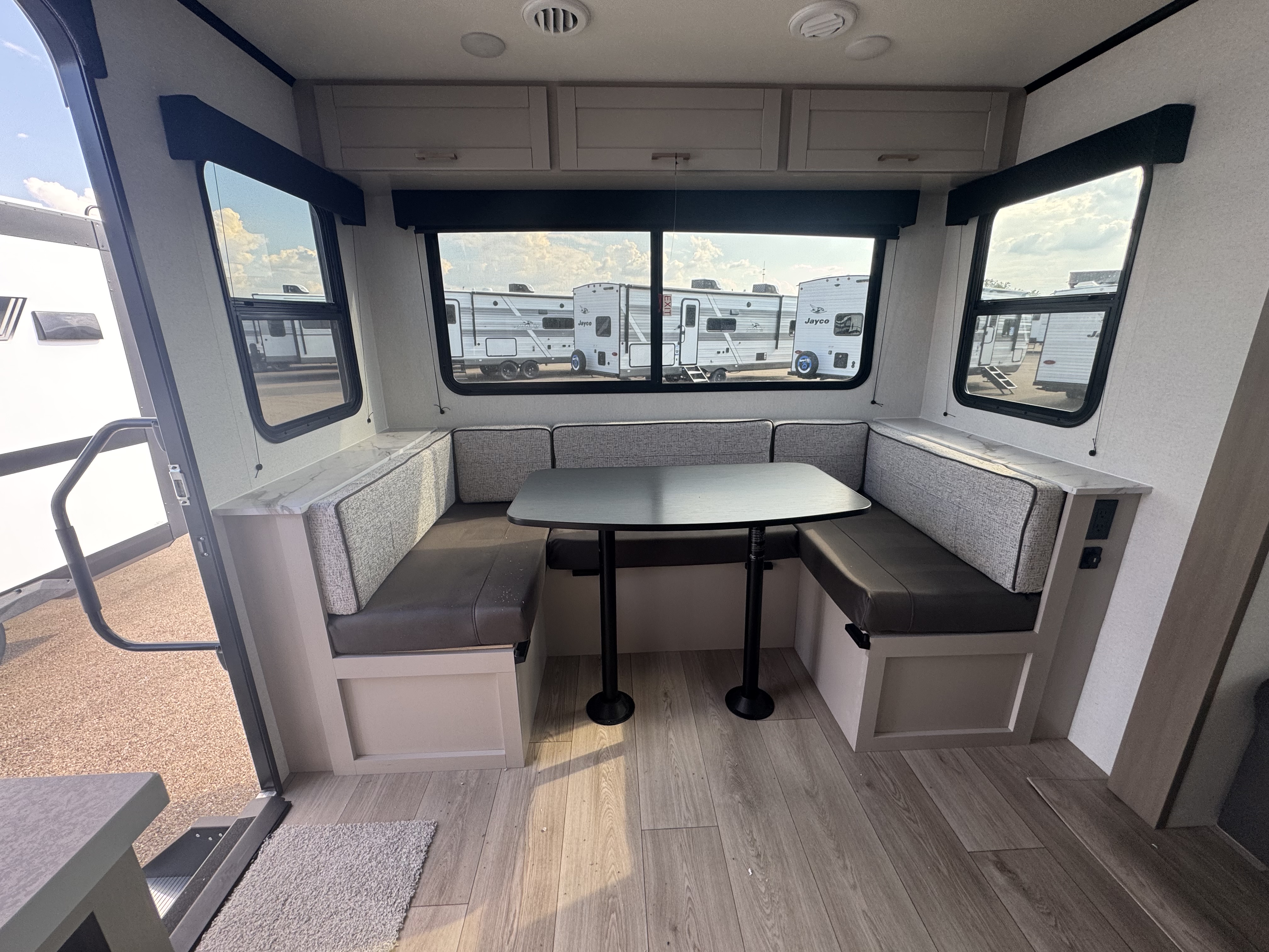 2027 JAYCO JAY FEATHER 25RLSL - Image 9