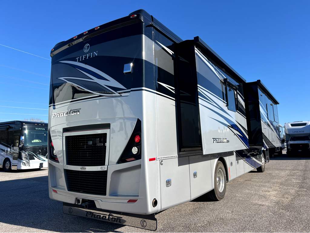 2025 TIFFIN PHAETON 40IH - Image 4