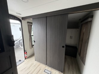 2027 VENTURE RV SIENNA 311VDB - Image 8