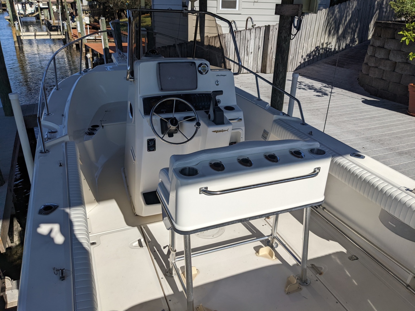 1998 Boston Whaler 23 Outrage Base - Image 7