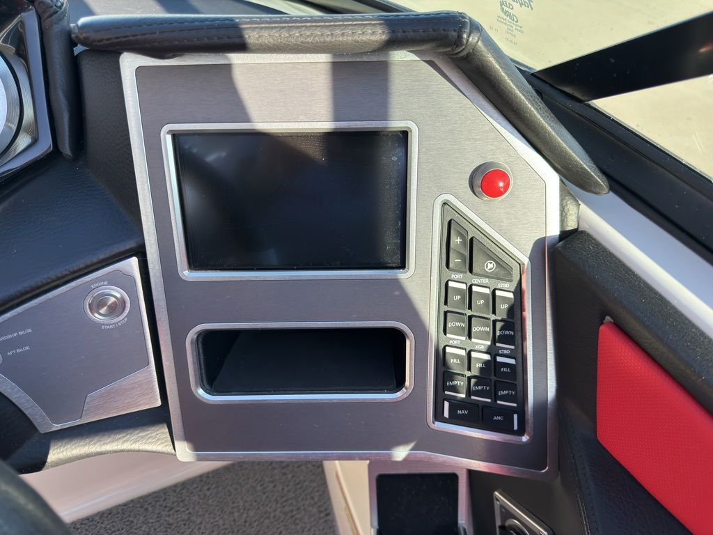 2019 MasterCraft XT22 - Image 37