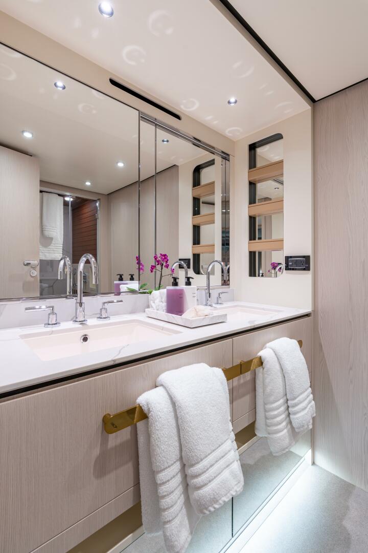 2022 Azimut 78 - Image 43