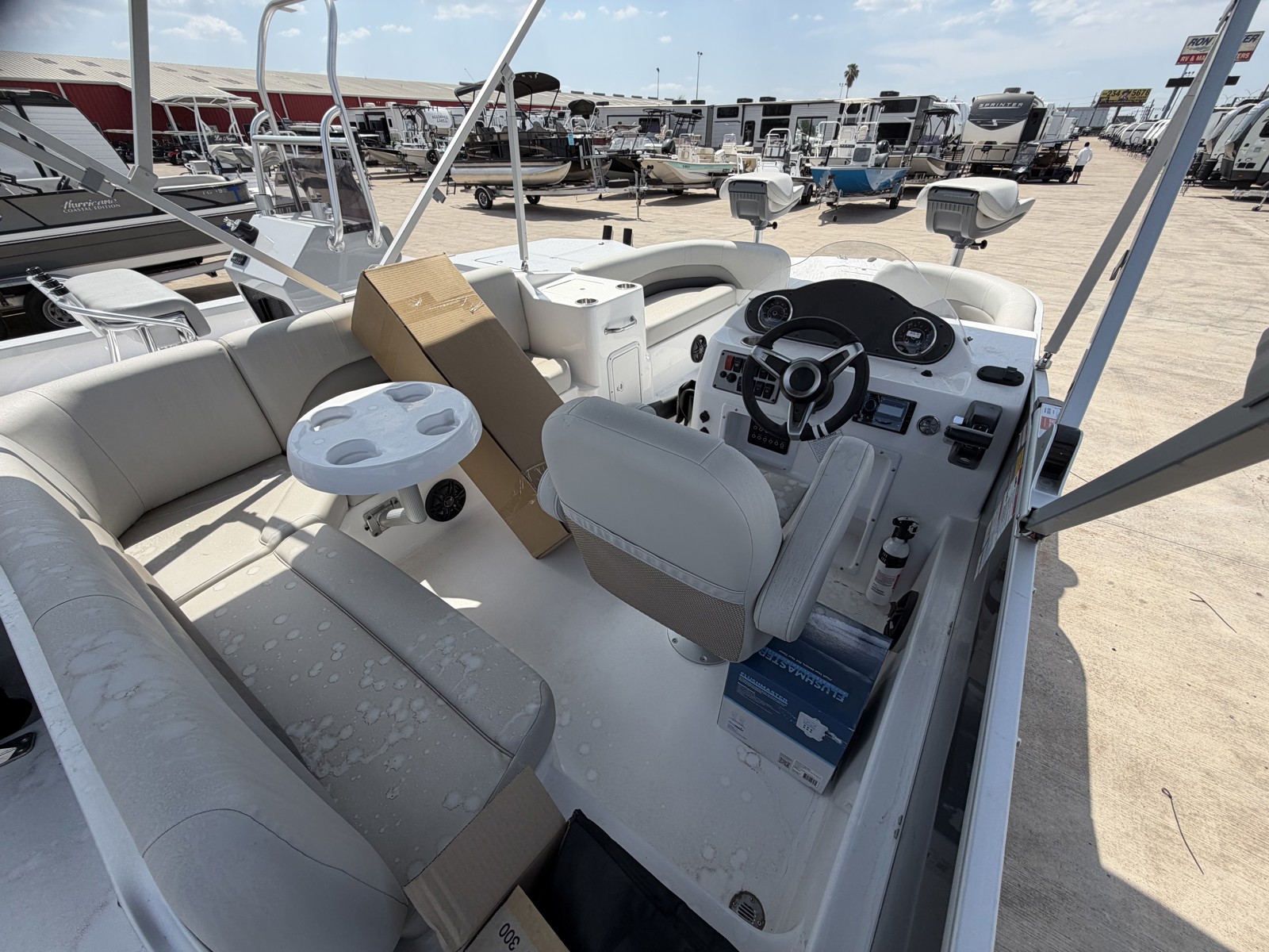 2026 HURRICANE 2026 FUNDECK 198 RE - Image 10