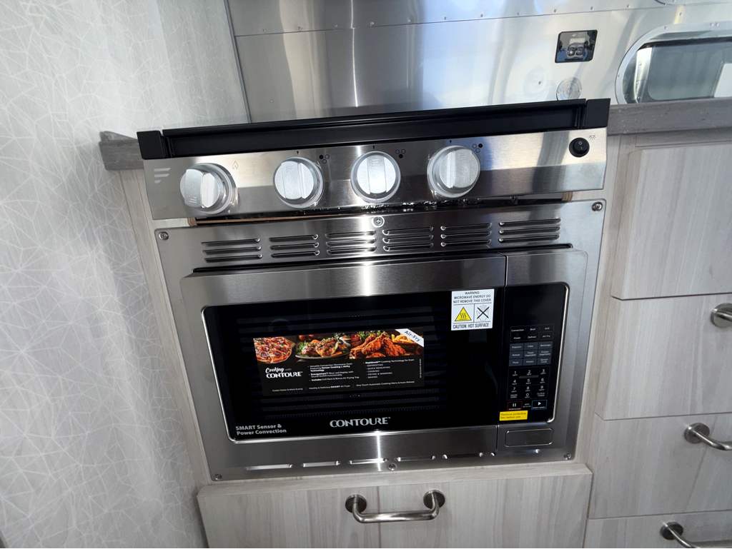 2026 AIRSTREAM INTERNATIONAL 27FBT - Image 18