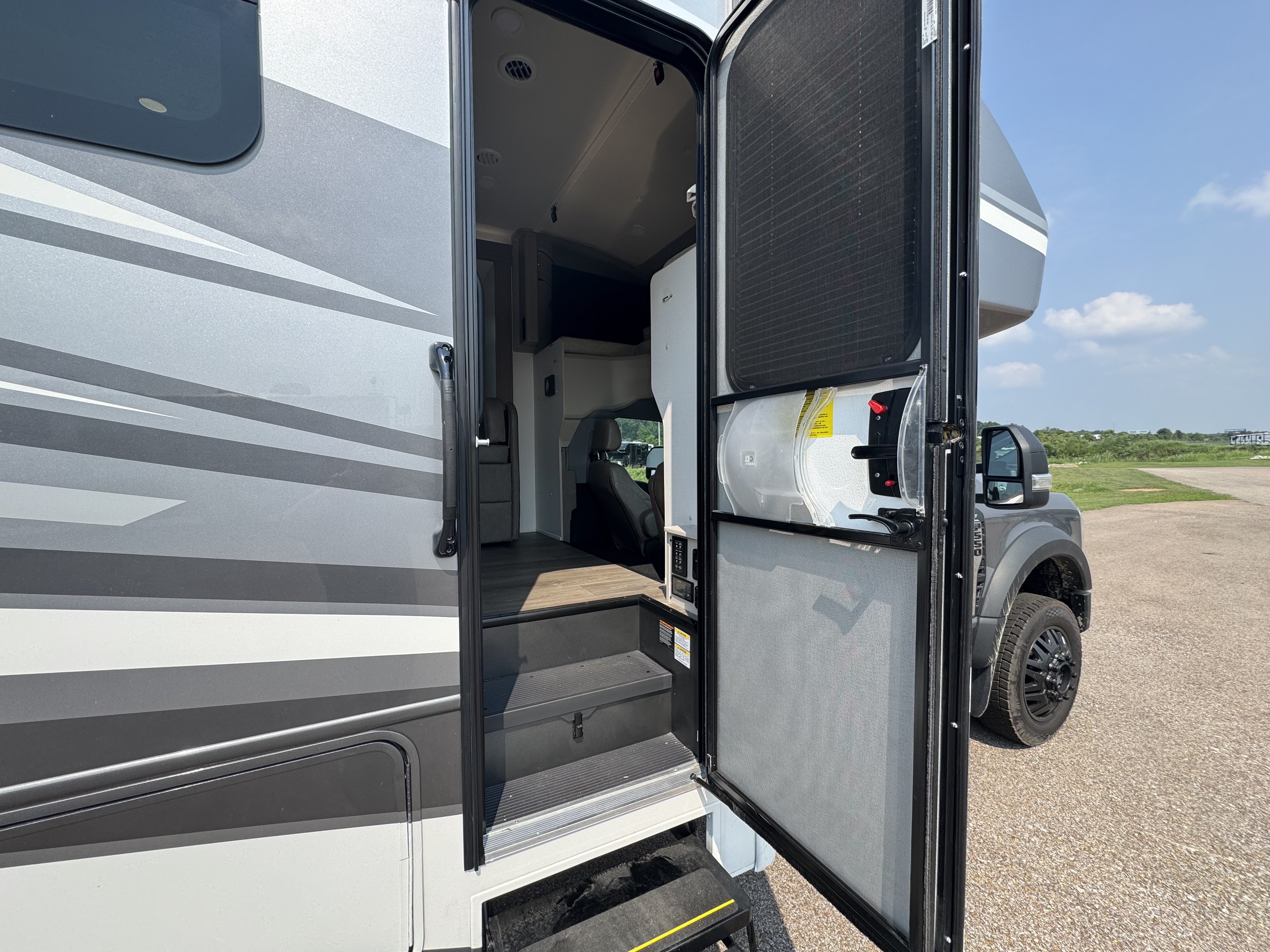 2027 JAYCO GREYHAWK XL 32U - Image 11
