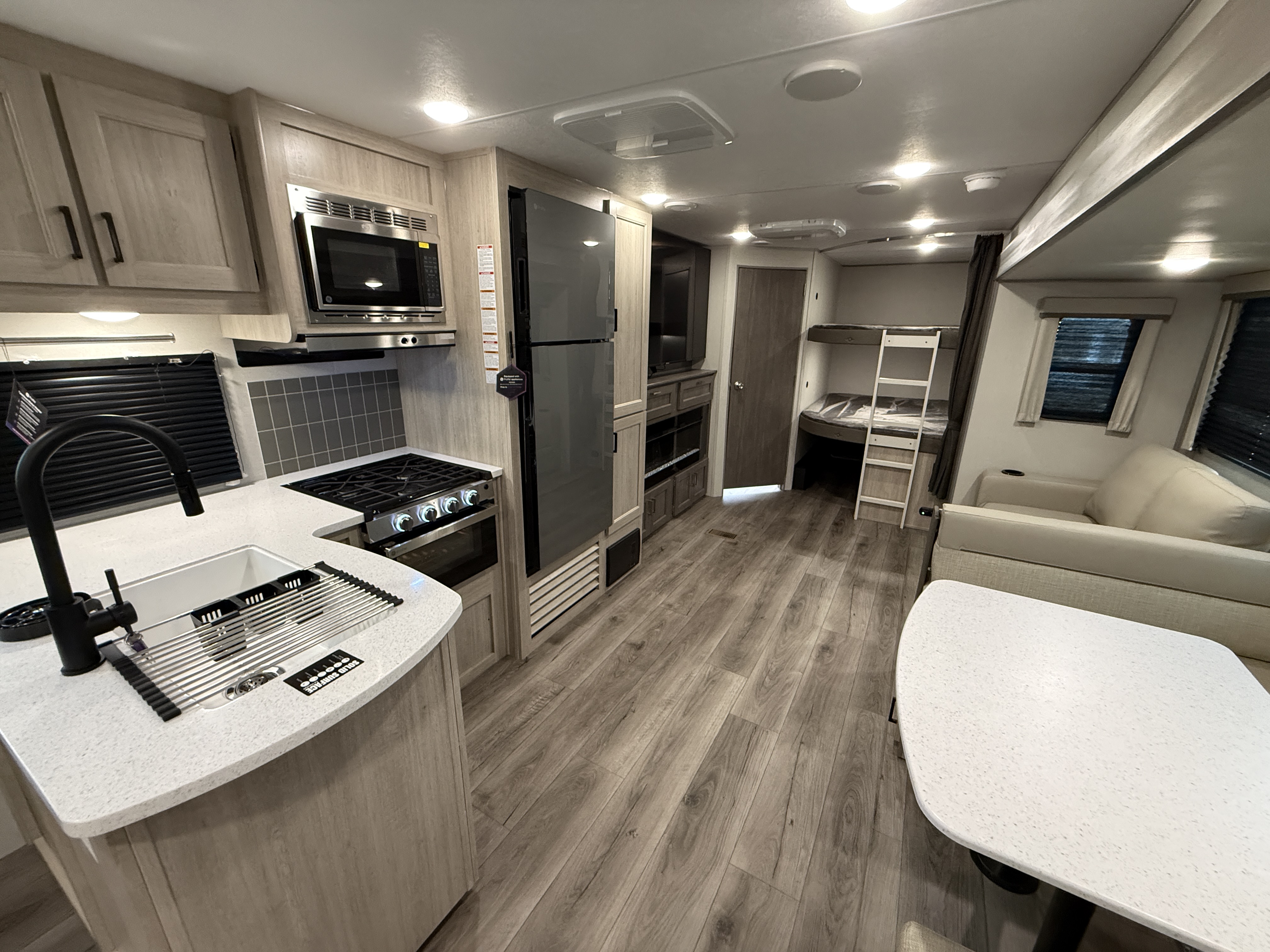 2026 Coachmen CATALINA LEGACY EDITION 273DBHCKLE - Image 11