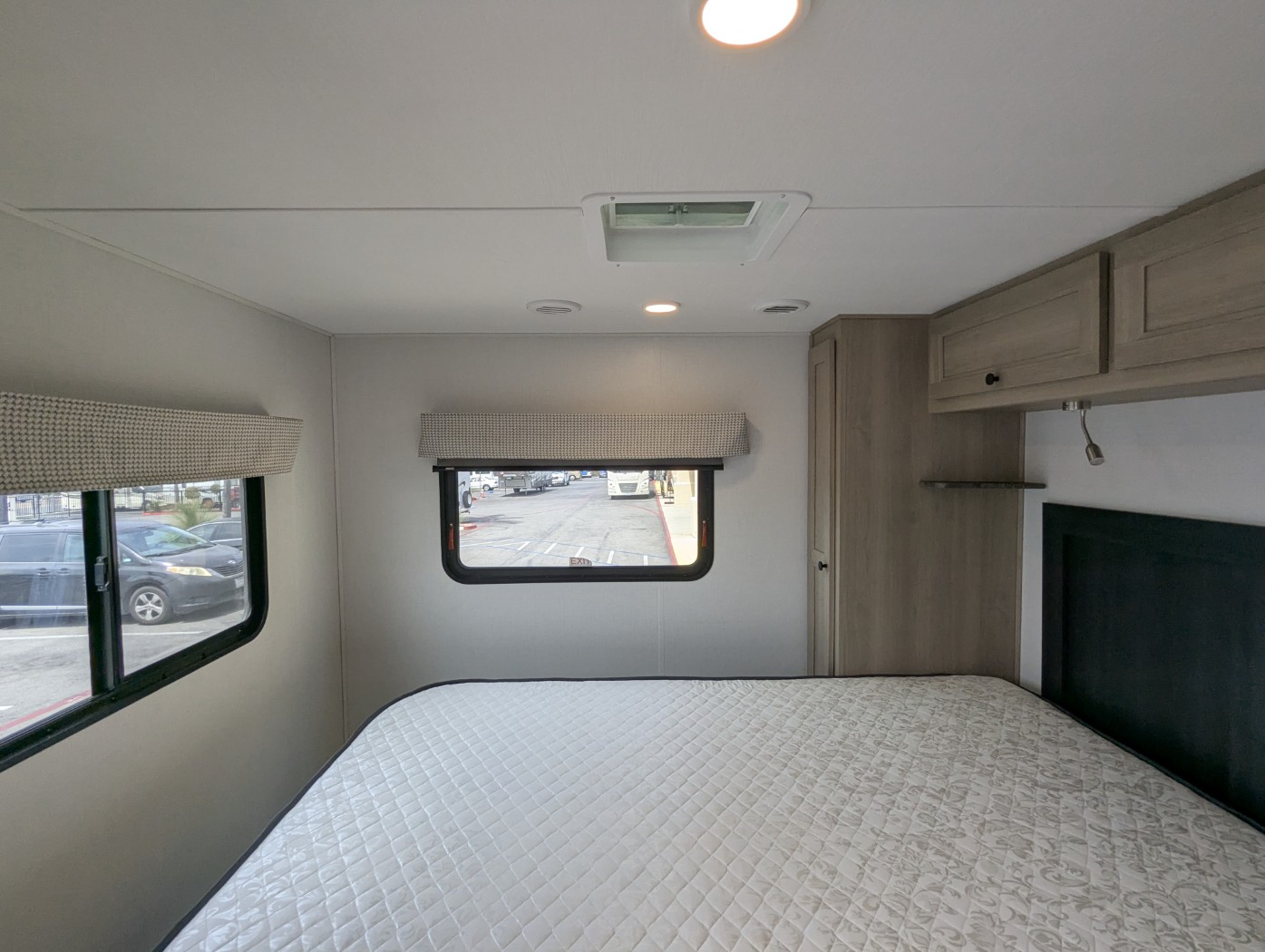 2026 FOREST RIVER SUNSEEKER 2750SLE - Image 29