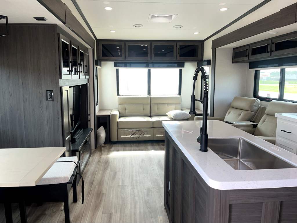 2026 VENTURE RV SPORTTREK 363VFR - Image 8