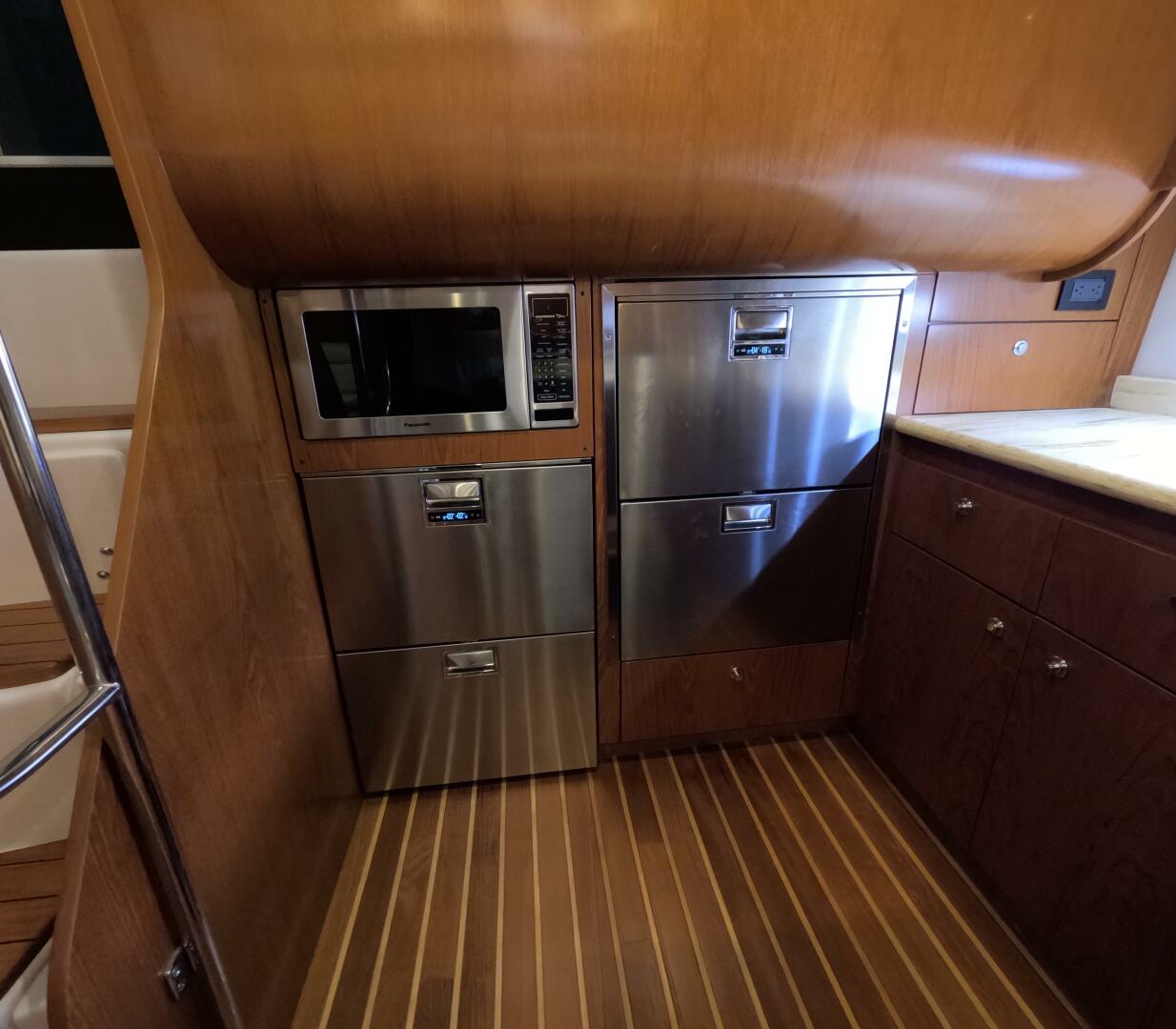 2004 Tiara Sport 5200 Sovran Salon - Image 10