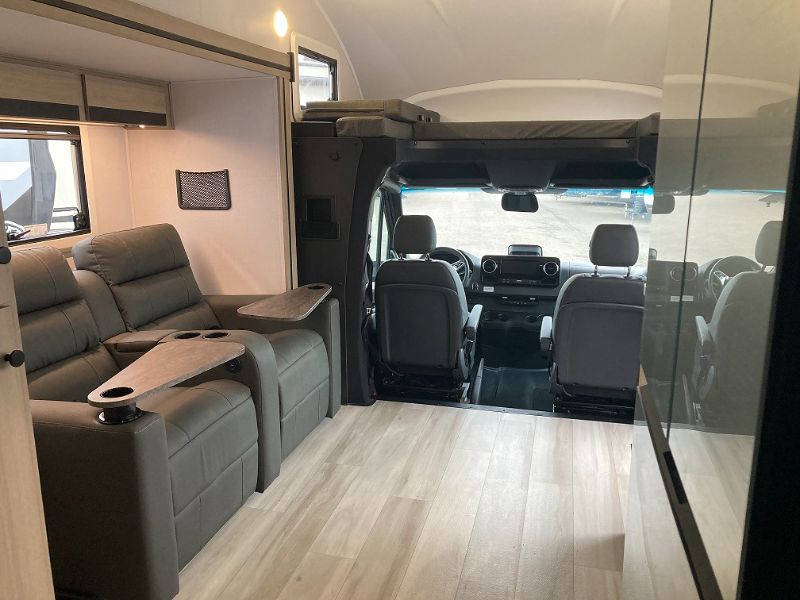 2026 FOREST RIVER SUNSEEKER 2400BDSDA - Image 23