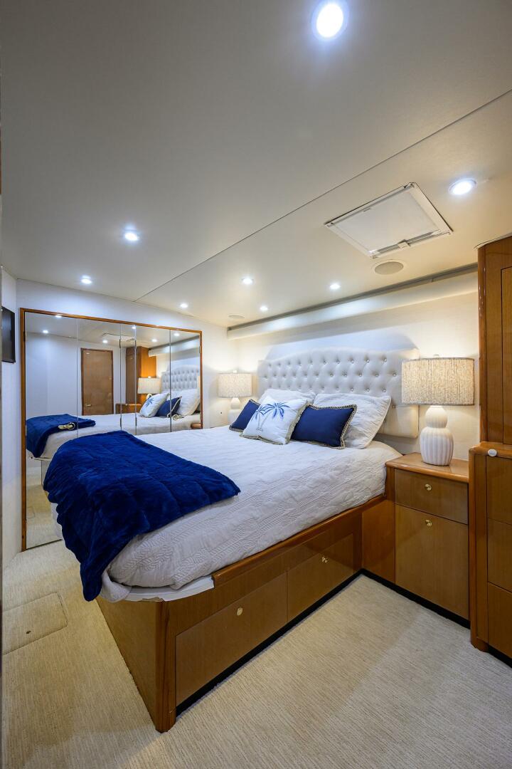 2004 Viking 56 Convertible - Image 47