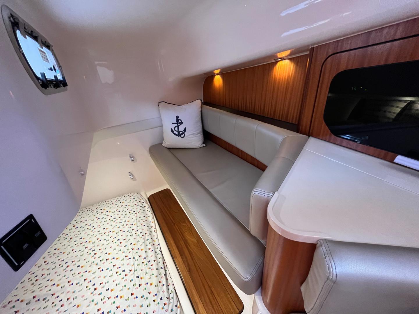 2016 Pursuit OS 385 Offshore - Image 30