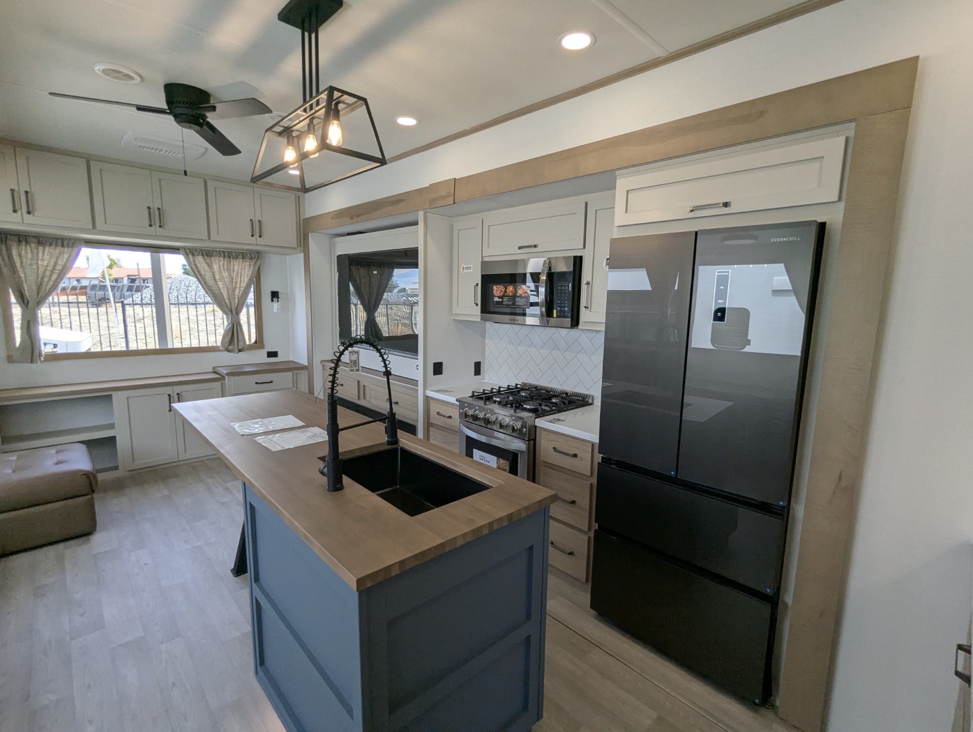 2027 Forest River Sierra 3900HBLR - Image 15