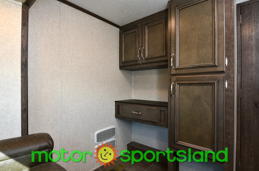 2018 Keystone Montana HM384BR - Image 23
