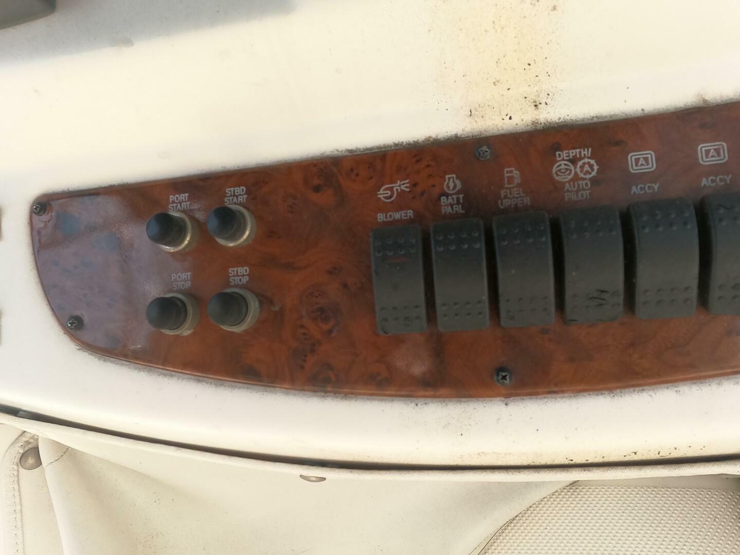2003 Meridian 34 Convertible - Image 19