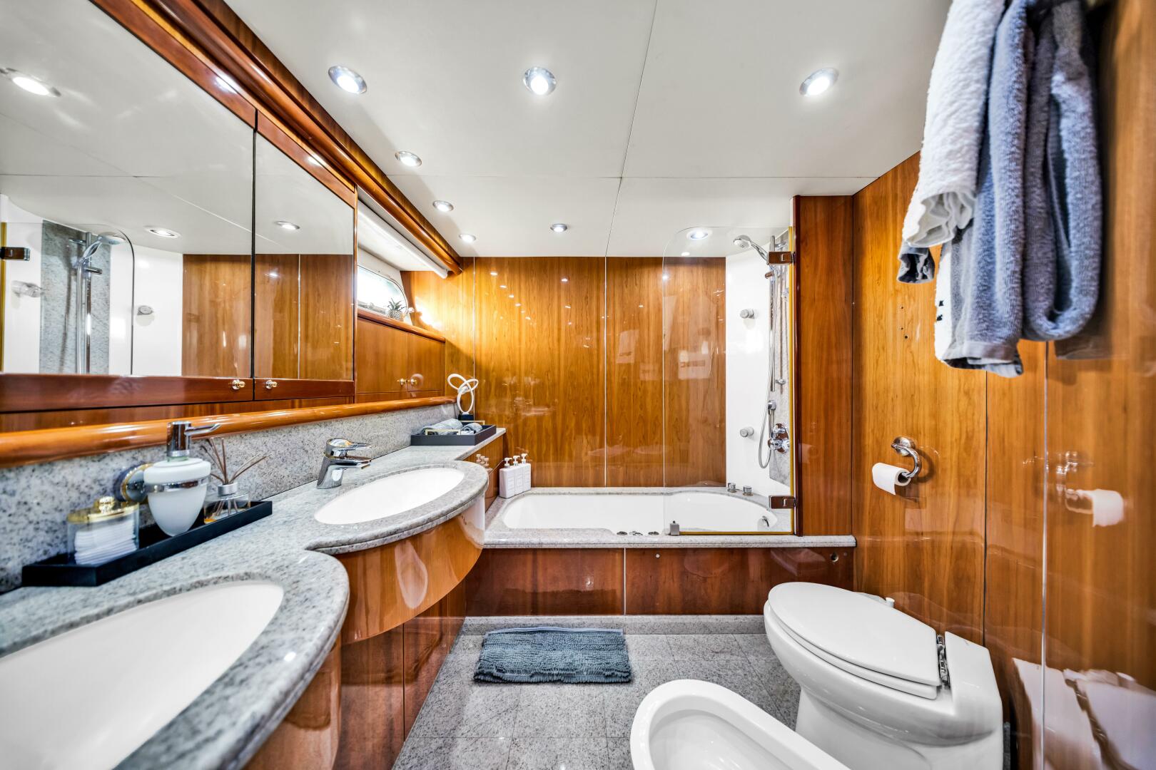 2003 Sunseeker 94 Motor Yacht - Image 21
