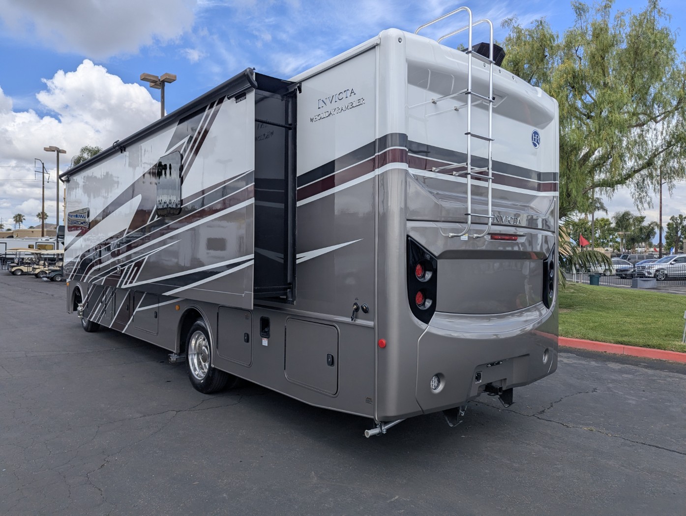 2026 Holiday Rambler Invicta 33HB - Image 4