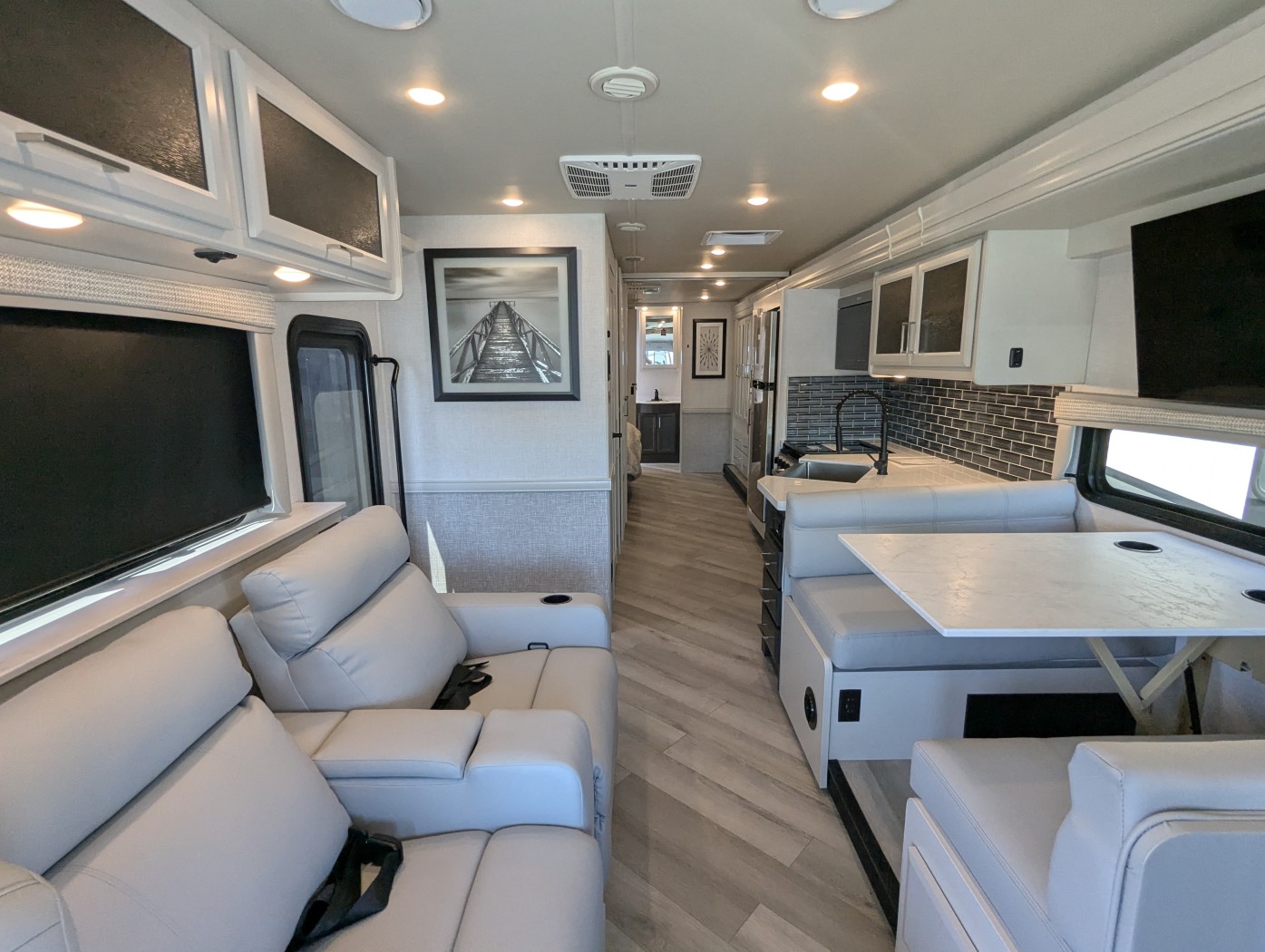 2026 Holiday Rambler Invicta 33HB - Image 11